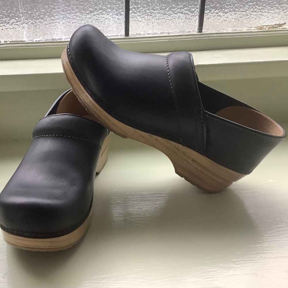 Dansko Professional Oiled Black Leather Clog